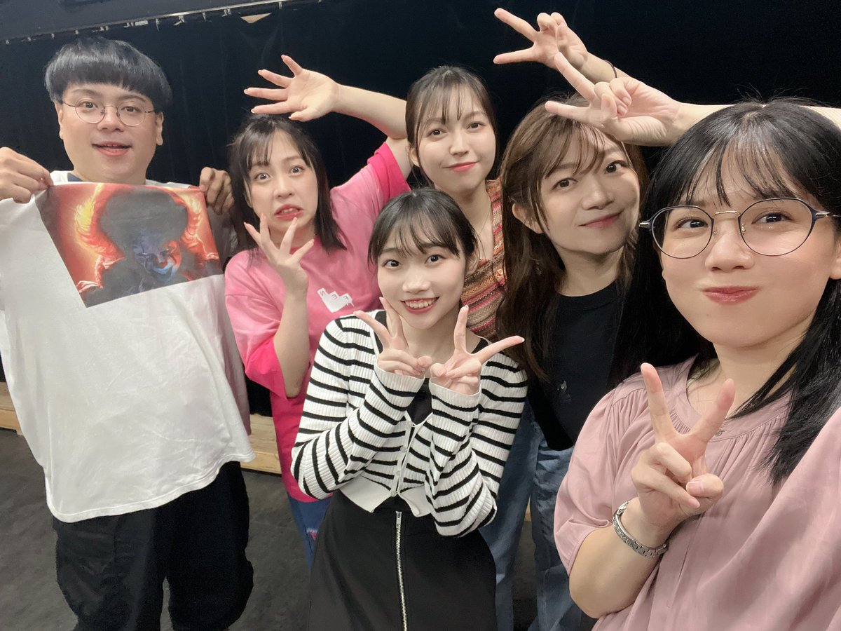 haramika25's tweet photo. #TTWS
#交響科白

ではでは、
TEAMNEXT‼️のご紹介❤️
こちらは、ワークショップを受けてもらったり、これからのメンバーが中心の発表公演となります！！！

⭐️ゆうほ(杉優歩)
22才‼️最年少‼️
今回レッスンも受けながら着実にステップアップしてて1番の伸び盛り‼️
最初はお客様からのギフトチケットから参戦して(ありがとうございます)出演に至りました！
どんどん前向きに！時に悔しさを滲ませながら、色んなことにトライしています。龍史くんが昭和の女優さんみたいだというくらい、熱くなれるモノをもってる素敵な女優さんです‼️
今回の彼女は難しいであろう役にチャレンジしており、本当に、必見です！！！

⭐️あおのん(内木碧乃)
彼女は今年2月にやった　#CHICACO2025 で出会った女優さん！
前回初舞台で今回が二度目まして‼️
一回目も二回目も私のところで頂いちゃいました‼️ 沢山の現場を踏んでほしい！！
パッと見、ひょうひょうとしてますが中には負けず嫌いなアツイ、力強いものを持っております。今回は私と縁ある役なので頑張ってますが、とても可愛さが滲み出てて見てて私もはニヤニヤしてしまいますw

⭐️りささん(後藤吏沙)
前回の第一回のTEAMNEXTにも出演して頂きまして、今回も引き続き
よろしく出演してもらっております！
色々とTEAMVENGUARDの見学をしたり、
自分の中で沢山トライしてる姿は前回、演出、出演をしてたはらみかとしては、素敵な光景だなぁととても嬉しいです。
りささんも中に秘めてるモノがめっちゃある方で(咄嗟に出るリアクションが面白いのよ🤣)彼女も2度目の舞台‼️成長含め、大人の空気感を楽しんで貰えたら幸いです！！！

⭐️とがし(冨樫結菜)
彼女も前回のTEAMNEXTから連続でのサポートメンバー‼️
ここっていう所をきちんと、情感を持って引き締めてくれるのでとても信頼をしています(あんまり言うと調子乗りそうなので言いませんがw)
前回から今まであまり見なかった、下を引っ張る力を発動していて、素敵な女優になっていってるなぁと近所のおばさんみたいに微笑ましく見ております…
あ、ちゃんとたまにバグる所も漢字が読めないところも愛おしいですw
今回、あまり、冨樫に無い役なのでは？🧐

⭐️龍史くん(高橋龍史)
今回、サポートメンバーとして入って頂きました、同じ年の龍史君‼️
前にイルナップさんに出演した時に、めっちゃ面白い役者さんいるー！！！
一緒に何かやりたい！！と思ってその場で口説いたんですがその時は断られまして、
今回は口説き落とせましたw
彼も常にお芝居に全力で取り組んでいて、
牧野さんとの相性も抜群で、普段あんまり見れない龍史くんなのでは？と私はニヨニヨしてますw
たまにとんでもなくおっさんが出るのも最高ですw

本当、みんな、みーんな愛おしい。
TEAMNEXTの成果を、未来を是非とも多くの方に見て頂けたらと思います‼️

「誰が為の交響科白」

(公演時間　約70分程度予定)
⭐️TEAMNEXT はらみか出演回
8/28(木) 19:00 公開ゲネプロ
8/29(金) 15:30 
8/29(金) 19:00
8/30(土) 12:00
8/31(日) 12:00

⭐️TEAM VENGUARD 豪華メンバー
(はらみかは出演しておりません)
8/28(木) 14:00 公開ゲネプロ
8/29(金) 12:00
8/30(土) 15:30 
8/30(土) 19:00
8/31(日) 15:30 

#交響科白 のご予約はこちら🎫💁‍♀️✨
https://t.co/QhYfC2xDLH

未来へチケットも現在25名分‼️
(朗読水鏡2応援ブロマイドもあります！)
https://t.co/FxO1UHQyuD

シアタートライブワークショップのHP
https://t.co/l2whVgUcZs

🎤9/9〜14 #いろどり写真展 女優トークショーご予約はこちら🎤
https://t.co/Gbq2f05zEt

🪞9/19〜9/23 #朗読水鏡2のはらみかご予約はこちら🪞
https://t.co/tFFk66A5dG