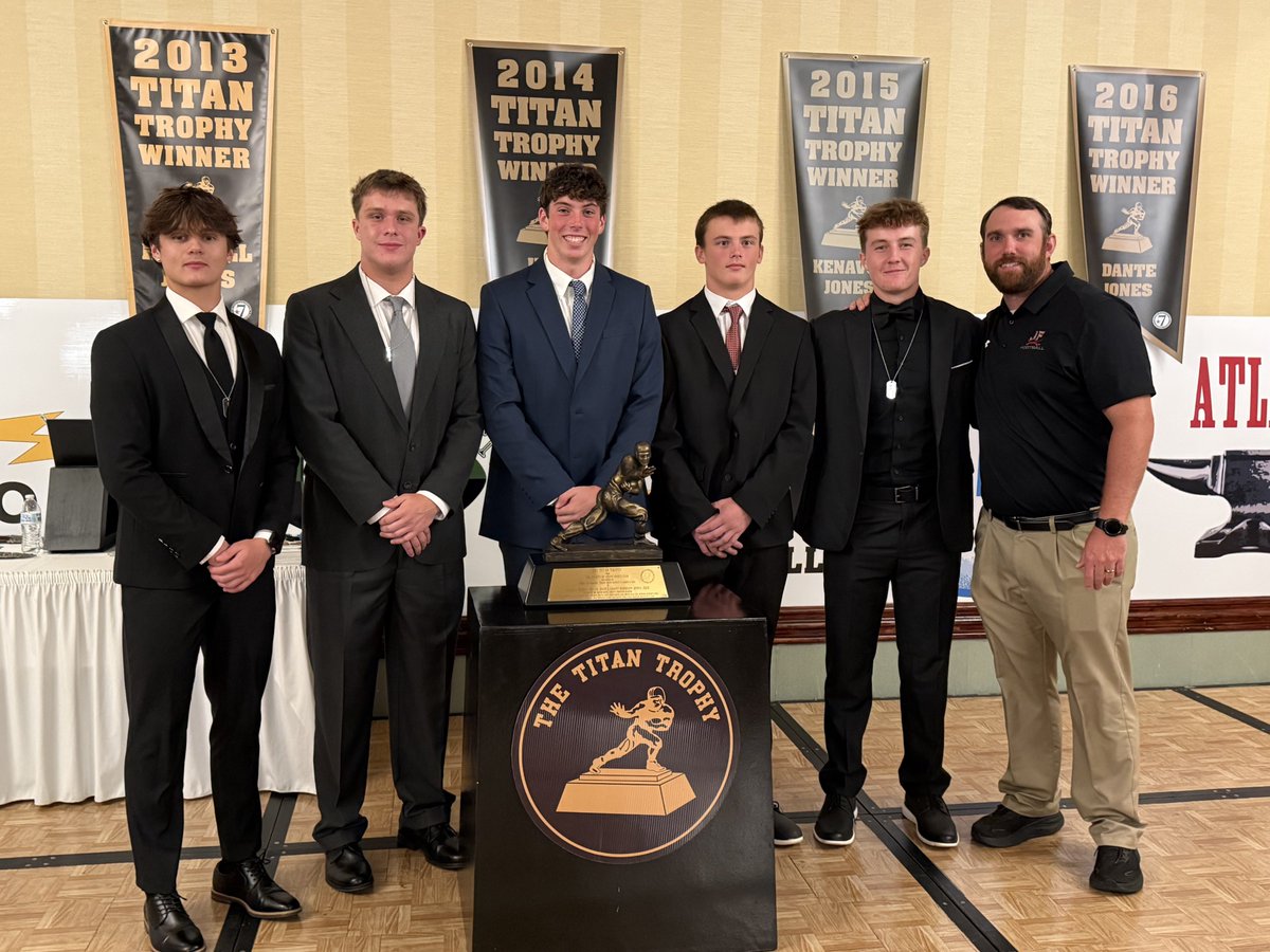 Big night for <a href="/JFFootballCavs/">⚫️JF🔴 Football🏈</a> at the Titan Trophy Awards ceremony! Slade Keesee <a href="/sladeykeezy/">Slade Keesee</a>, Spencer Sloan <a href="/Spencer_M_Sloan/">Spencer Sloan</a>, Pierson Brooks <a href="/pdawg1314/">Pierson Brooks</a>, Thax Rowland <a href="/ThaxRowland33/">Thax Rowland</a>, and Luke Johnson <a href="/Lvkeig/">Luke Johnson</a>, represented the Cavs Well!