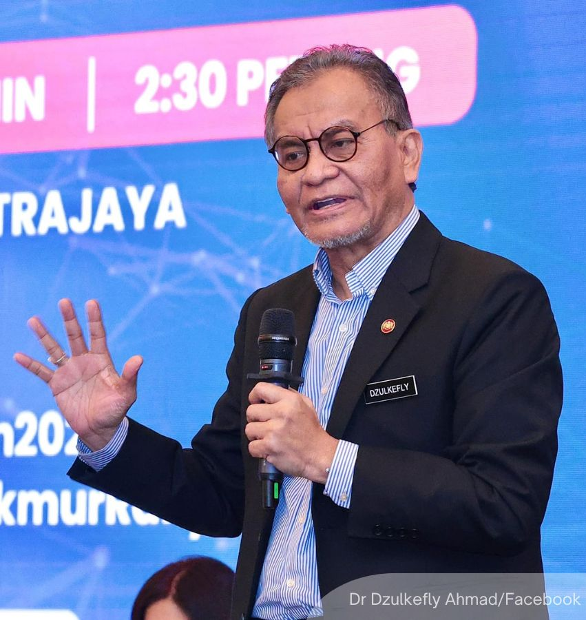 NewsBFM's tweet photo. MOH has confirmed the registration of five medical practitioners who completed the Parallel Pathway Specialist Training in Cardiothoracic Surgery.

Minister Dzulkefly Ahmad said this resolves the long-standing issue of the programme’s implementation and recognition.

🧵1 https://t.co/gvXIkW1sGM