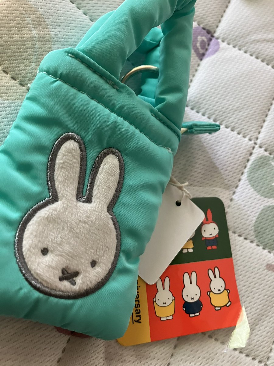 yutton62's tweet photo. いつもプレゼントありがとう、なんでもない時にくれる推しからのお土産。
いつもゆっぴ好み♡
スタバ寒くて震える((((；ﾟДﾟ)))) https://t.co/8EnY1LUZhI