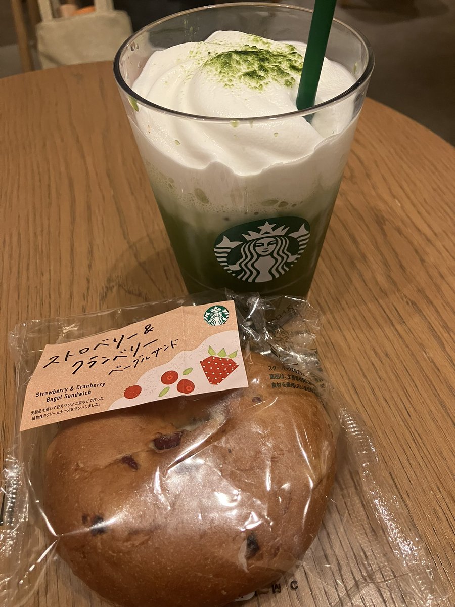 yutton62's tweet photo. いつもプレゼントありがとう、なんでもない時にくれる推しからのお土産。
いつもゆっぴ好み♡
スタバ寒くて震える((((；ﾟДﾟ)))) https://t.co/8EnY1LUZhI