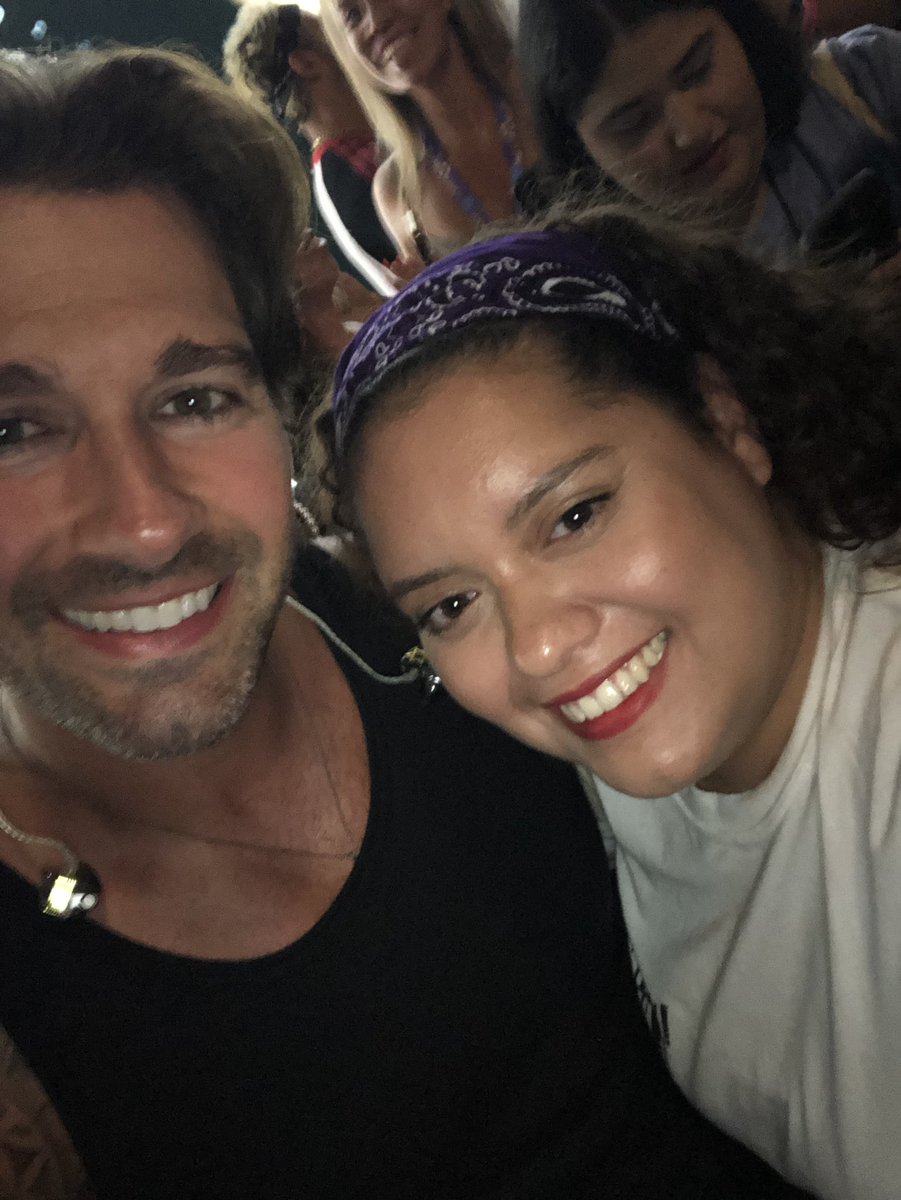 THIS JUST HAPPENED!! THANK YOU BOYS FOR THIS SELFIE AND BEING SO SWEET!! <a href="/jamesmaslow/">James Maslow</a> <a href="/1LoganHenderson/">L̶O̶G̶A̶N̶</a> 🥹