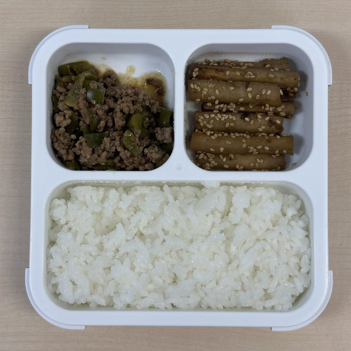 見たいか……私の低彩度な四角弁当を？