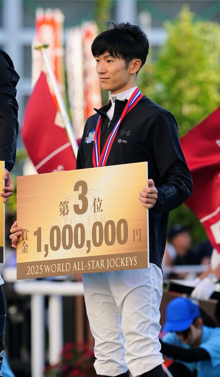 KizunaGRAN_MA's tweet image. 2025/8/24 札幌競馬場
2025ワールドオールスタージョッキーズ
表彰式

#坂井瑠星 騎手
#ワールドオールスタージョッキーズ
#WASJ