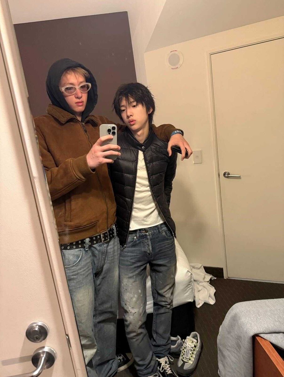 marteenily's tweet photo. martin's mirror selfie https://t.co/6hDNZFiW6a