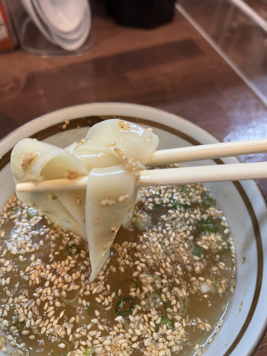 本日のランチ🍽
ラーメンなのに平麺
美味しかったー😋