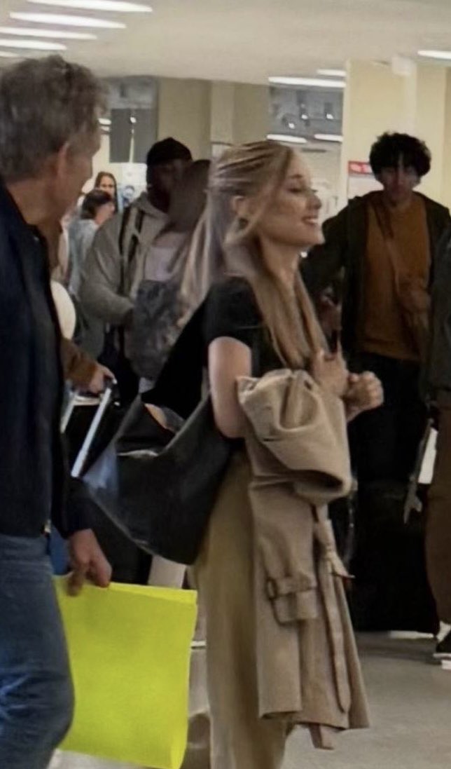 CHAT SHE DOESN'T HAVE ORANGE HAIR ANYMORE WE WON