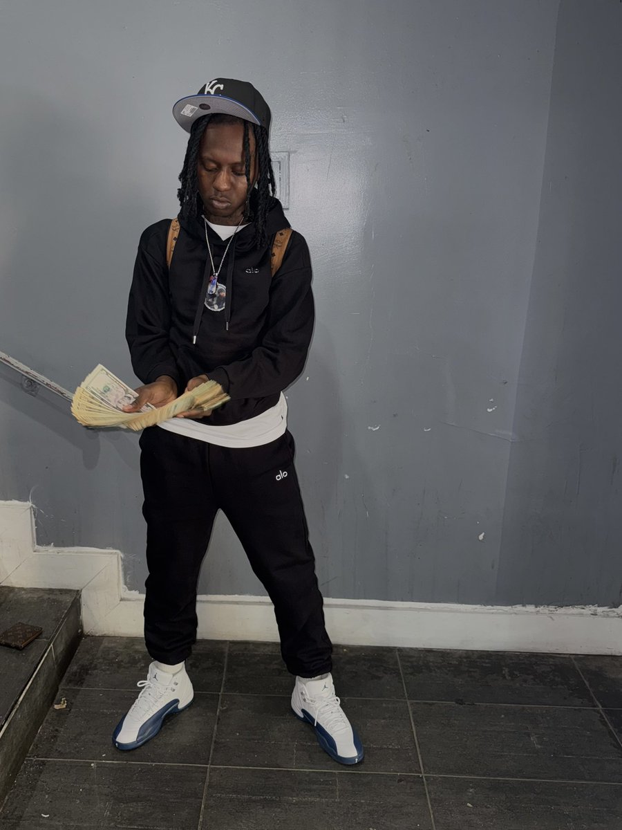 QbRahdoeGang's tweet photo. I be missing KGzzz I need you with me 🤧❤️ #RahDoeGang🩸 #BGGang🩸 #FreeMyGGs😈 https://t.co/eODJn5OnEl