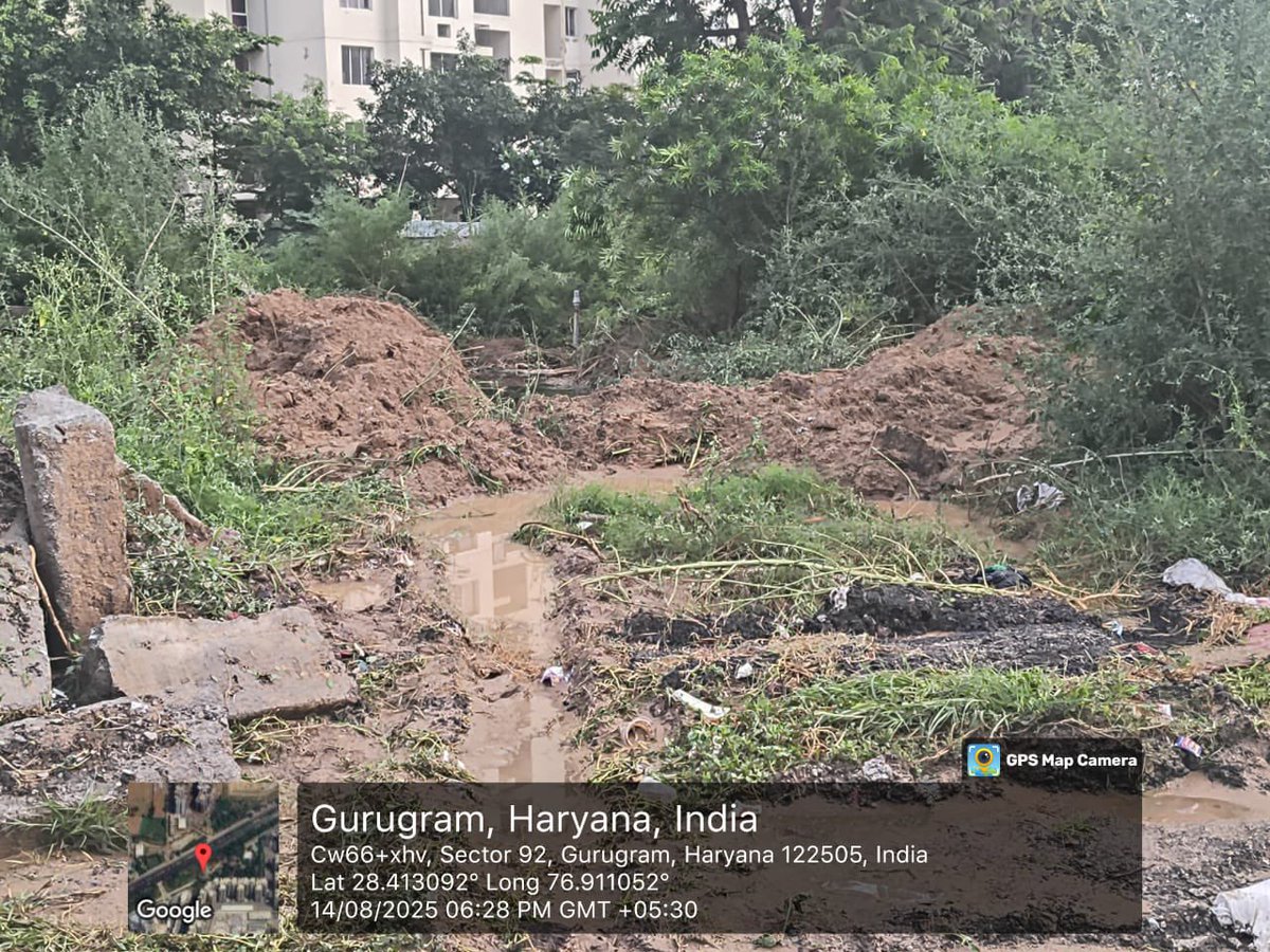Praveenmalik86's tweet photo. Few days back one of the tanker mafia has intentionally destroyed the line of STP treated water through which we are watering the plants in Green belt & central verge , so that he can attract the business of STP water , we have raised the complaint to @OfficialGMDA but no action taken so far against the culprit, this sense of negligence & ignorance is increasing the confidence among tanker Mafia, the mafia has destroyed the green belt also but no action