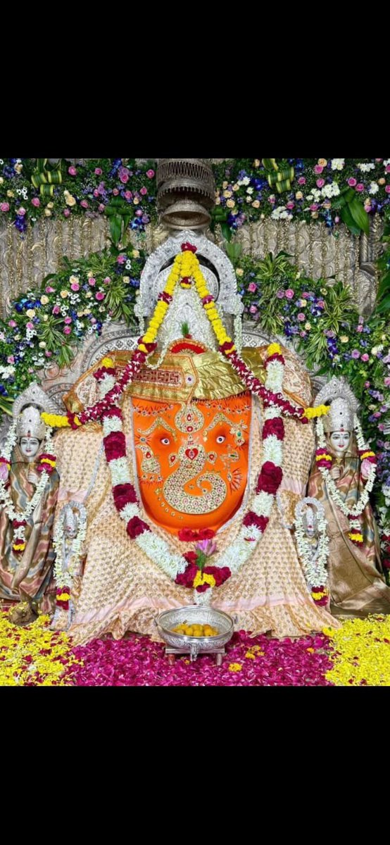 Beejal Bhatt #SIRABEF (@beejalbhatt) on Twitter photo श्री खजराना गणेश जी, #इन्दौर,
#GaneshChaturthi 🚩
गणपति बप्पा मोरया🚩
मंगल मुर्ती मोरया🚩
श्री गणेशजी रिद्धि सिद्धि व शुभ लाभ के साथ हर घर पर पधारे यही कामना करता हूँ।🙏
गणेश उत्सव की आपको और आपके परिवार को हार्दिक बधाई एवं शुभकामनाएँ।🙏🌹
<a href="/SrBachchan/">Amitabh Bachchan</a> श्री खजराना गणेश जी, #इन्दौर,
#GaneshChaturthi 🚩
गणपति बप्पा मोरया🚩
मंगल मुर्ती मोरया🚩
श्री गणेशजी रिद्धि सिद्धि व शुभ लाभ के साथ हर घर पर पधारे यही कामना करता हूँ।🙏
गणेश उत्सव की आपको और आपके परिवार को हार्दिक बधाई एवं शुभकामनाएँ।🙏🌹
<a href="/SrBachchan/">Amitabh Bachchan</a>