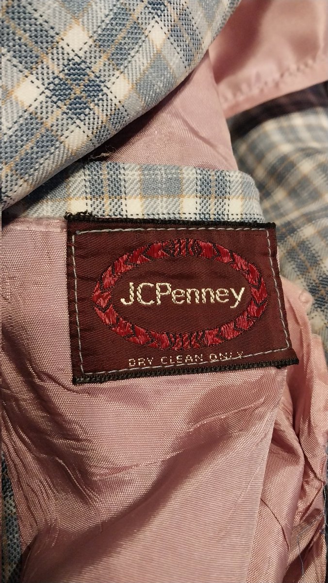 tonignosis's tweet image. I decided the jacket gets its own post! At the thrift store, mom said, "Look, it's a Chris Farley jacket!" I shrugged my shoulders until I turned around. I was stunned. It is an exact match as far as I can tell. Not found in a van down by the river!  #MattFoley #ChrisFarley #SNL