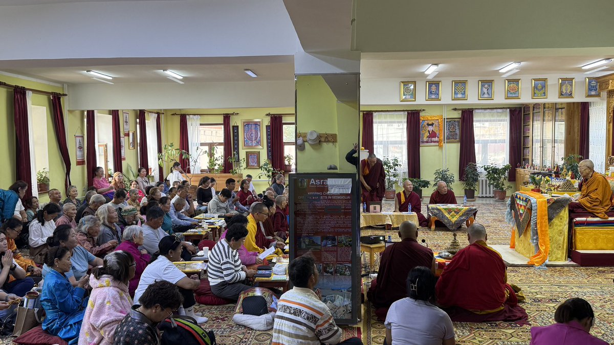 Хамаг амьтан амгалан байх болтугай

Түмэн олныг гийгүүлэгч Банчин Ойбрүл ринбүчи бээр "МажигДүвжал ёсны насны авшиг" хайрлана.
པཎ་ཆེན་འོས་སྤྲུལ་རིན་པོ་ཆེ་སྐལ་བཟང་ཆོས་ཀྱི་དབང་ཕྱུག་མཆོག་གིས་མ་གཅིག་གྲུབ་པའི་རྒྱལ་མོའི་ལུགས་ཀྱི་ཚེ་དབང་བསྐུར་བ་གཏན་ཁེལ་བ་ཡིན།

 "Гагц Аюуш (Single