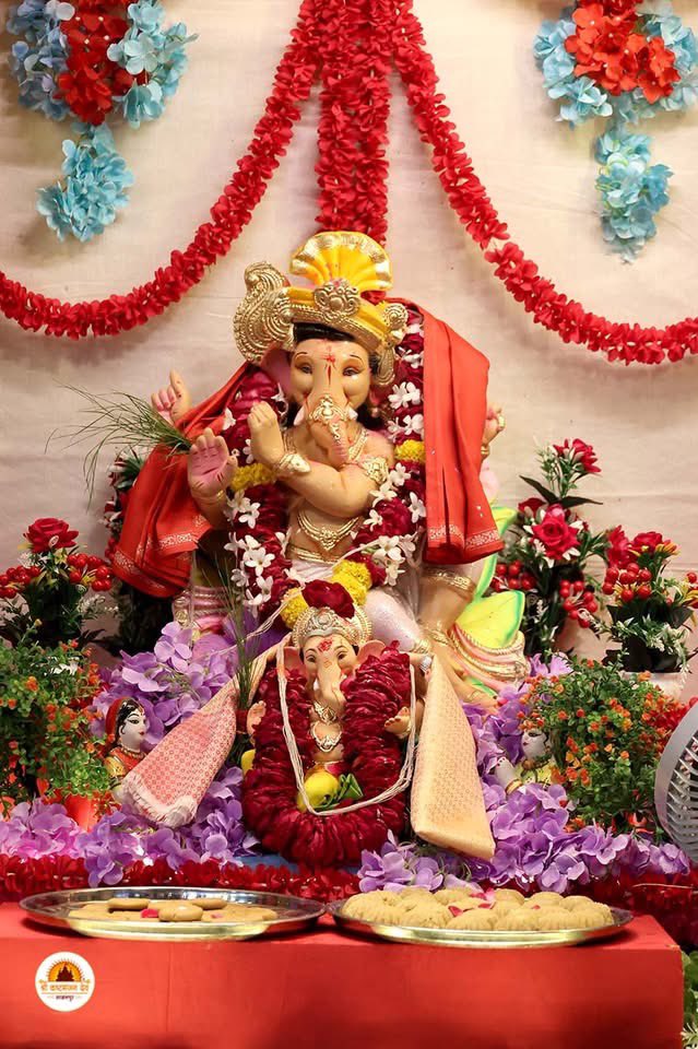 Beejal Bhatt #SIRABEF (@beejalbhatt) on Twitter photo #GaneshChaturthi 🚩
गणपति बप्पा मोरया🚩
मंगल मूर्ती मोरया🚩
श्री गणेशजी रिद्धि सिद्धि व शुभ लाभ के साथ हर घर पर पधारे यही कामना करता हूँ।🙏
गणेश उत्सव की आपको और आपके परिवार को हार्दिक बधाई एवं शुभकामनाएँ।🙏🌹 #GaneshChaturthi 🚩
गणपति बप्पा मोरया🚩
मंगल मूर्ती मोरया🚩
श्री गणेशजी रिद्धि सिद्धि व शुभ लाभ के साथ हर घर पर पधारे यही कामना करता हूँ।🙏
गणेश उत्सव की आपको और आपके परिवार को हार्दिक बधाई एवं शुभकामनाएँ।🙏🌹