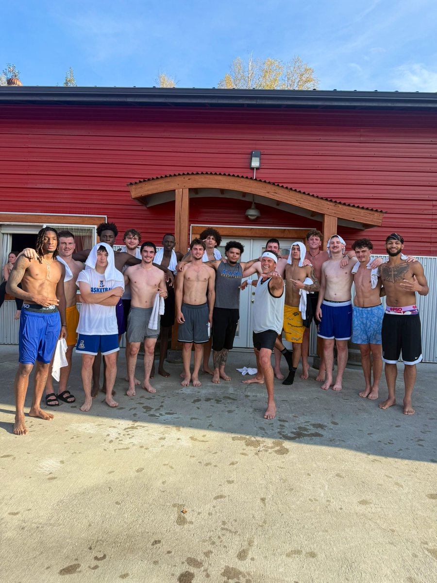 NanooksMBB's tweet image. Shoutout to TRAX Yoga for the hot yoga class tonight! 

Great mobility session at 115° 🧘‍♂️

#NanookNation x #GNACMBB