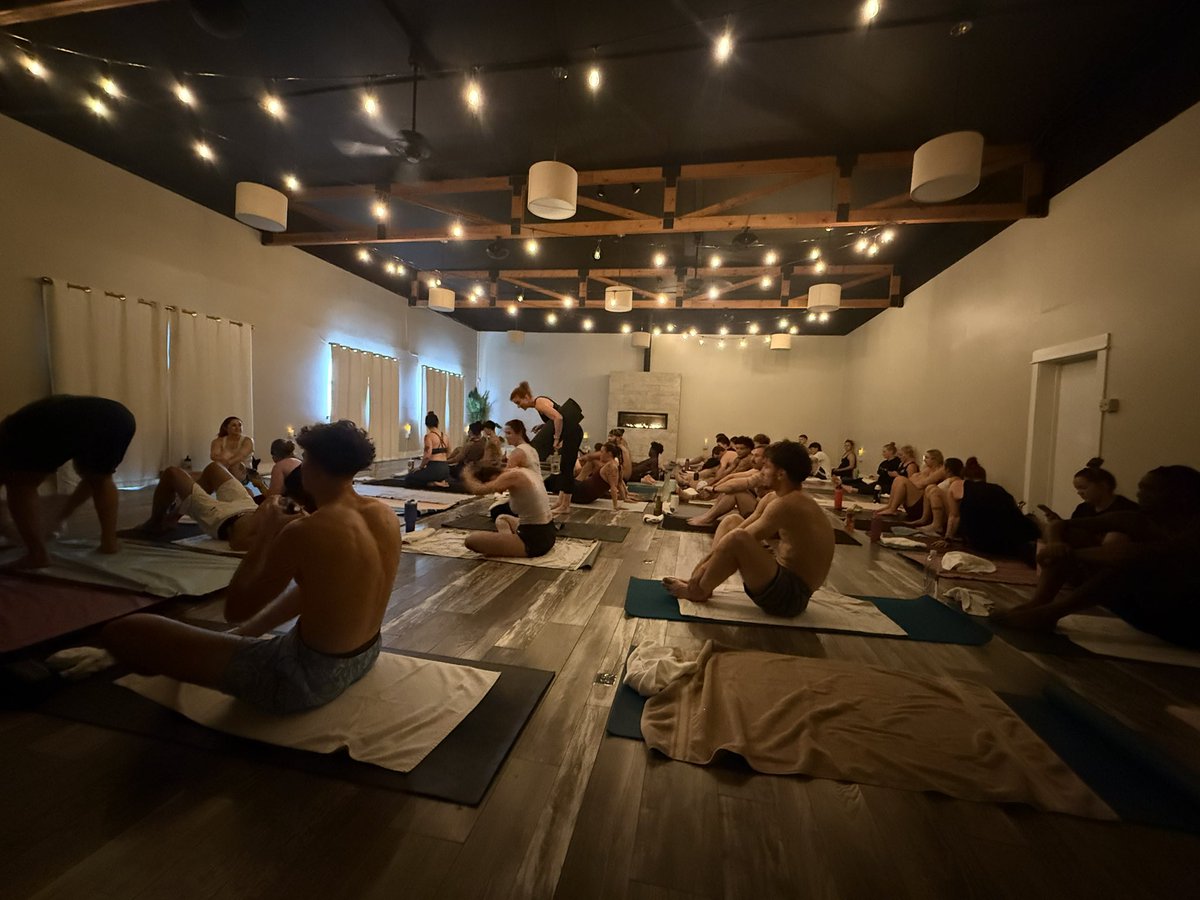 NanooksMBB's tweet image. Shoutout to TRAX Yoga for the hot yoga class tonight! 

Great mobility session at 115° 🧘‍♂️

#NanookNation x #GNACMBB