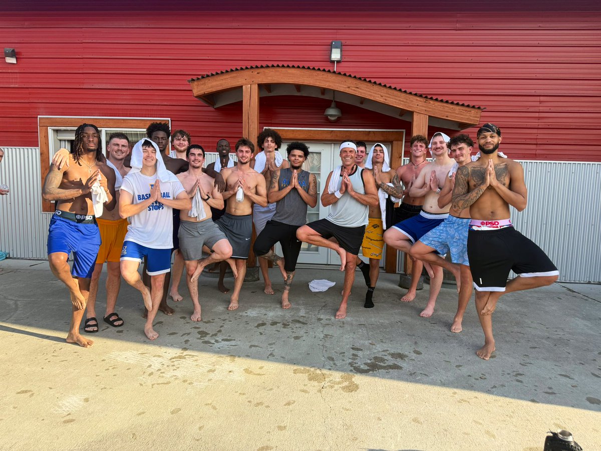 NanooksMBB's tweet image. Shoutout to TRAX Yoga for the hot yoga class tonight! 

Great mobility session at 115° 🧘‍♂️

#NanookNation x #GNACMBB
