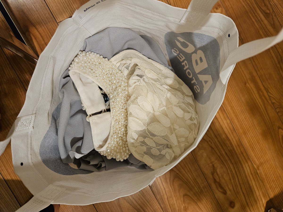 At todays #BitcoinCash meetup attendees earned BCH by: 
1- donating clothing
2- showing up and installing a wallet
3- pickups from <a href="/PurelyPeer/">PurelyPeer</a> quest
4- BCH raffle 
They also earned #Cashtokens and some BCH NFTs! 

Join the next one at meetup.com/bitcoincashtor…