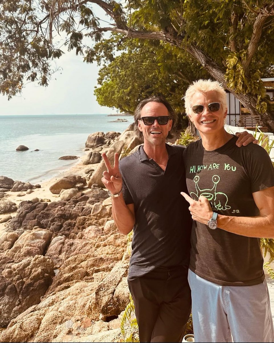 just put it together that alien earth was filming in Thailand at the same time as the white lotus which is how these photos happened