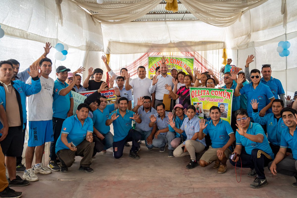AlejoMunante's tweet photo. 🇵🇪 #SemanaDeRepresentación | ¡Seguimos avanzando! Atendiendo el pedido de los vecinos de San Juan de Lurigancho, llegamos junto a funcionarios de la #DIRIS Lima-Centro a la Asociación Juan Pablo II para escuchar sus principales demandas, entre ellas la urgente necesidad de construir un Centro de Salud. El terreno ya está asignado, pero aún requiere saneamiento legal. Por ello, se acordó programar en los próximos días una reunión técnica con la DIRIS, encabezada por el Dr. Pedro Cruzado y el Dr. José Bernable, a fin de allanar los trámites que permitan transferirlo al @Minsa_Peru. Este proyecto beneficiará a más de 15 mil pobladores, respondiendo a la apremiante falta de infraestructura y servicios de salud en la zona.
Asimismo, visité la Ollita Común de la Comuna 18, donde escuché las demandas de la Asociación de Transportistas Metrito, quienes denuncian que se pretende retirarles la licencia de trabajo. Solicitaremos información a la Municipalidad de Matucana sobre esta decisión que podría afectar a cientos de familias de la zona.
🧵 1/3