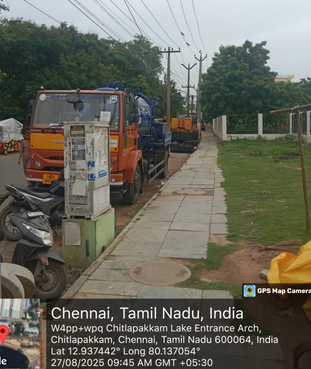 DavidManohar7's tweet photo. Don't know why, for the past 15 Days these #MetroWater vehicles are parked on the 1st &amp; 2nd (Lake) Chitlapakkam Main Road, creating congestion and traffic snarls. What has #ChennaiMetroWater to do with Chitlapakkam. Already Traffic accident vehicles are parked all over, https://t.co/McUHjoXpsh