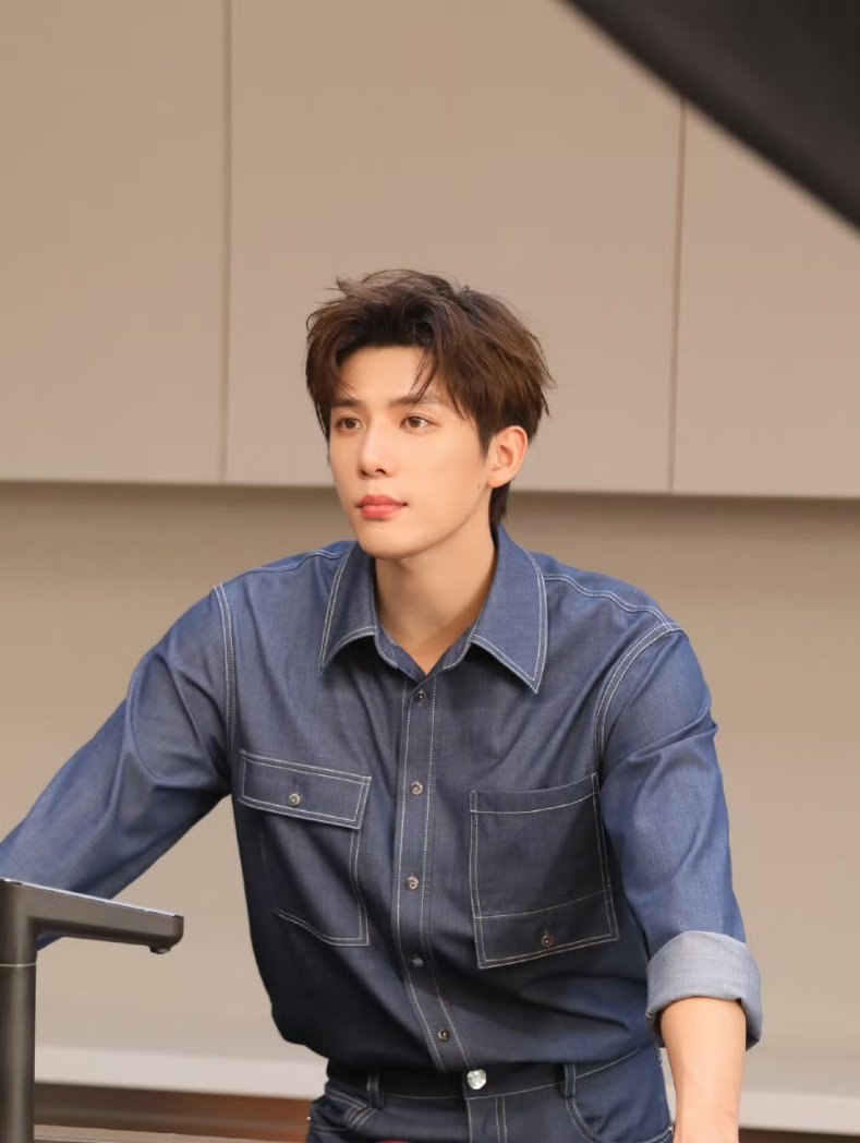 gleambuss's tweet photo. #WangAnyu studio weibo update 📸 

Wang Anyu’s work notes 📝 +1! Today’s a must-have for a stay-at-home trip, first come first served 🙋 https://t.co/rKGEnRPU67