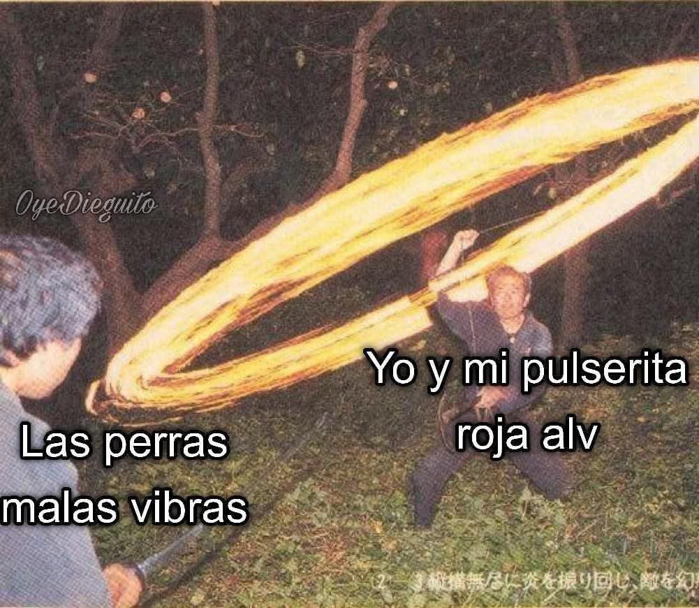 quackity con sus dos pulseritas rojas es este meme