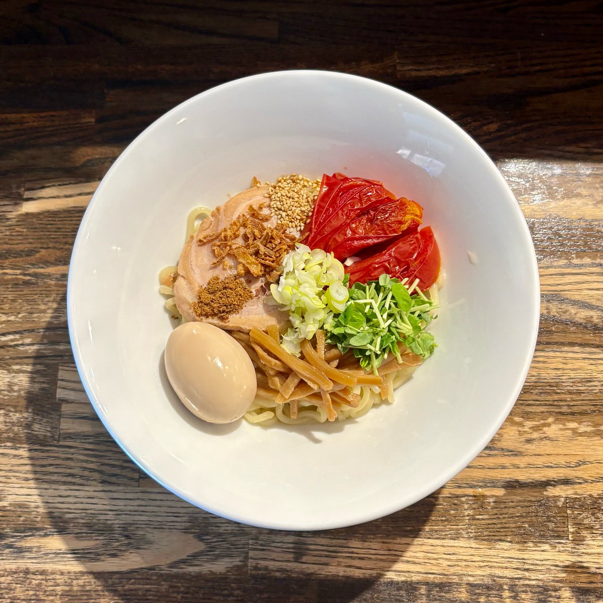 dai_chan38's tweet photo. 焼きトマトあぶらそば
黒味玉トッピング
@Ramencique 東京都杉並区
#ramencique
#拉麺
#ラーメン
#らーめん
#noodle
#noodles 
#ラーメン好き
#ラーメン好きな人と繋がりたい https://t.co/LhHu4pO7cf
