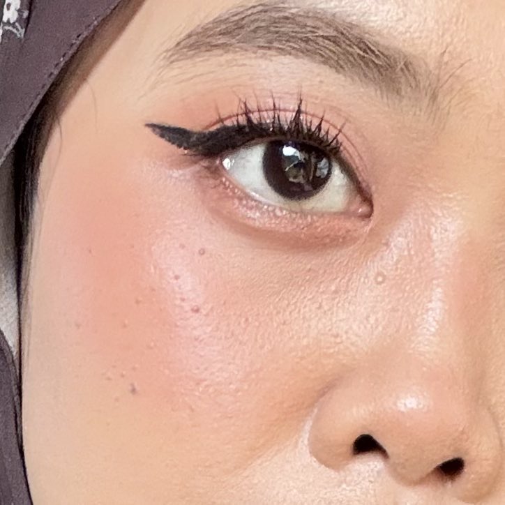 using this multi function product as primer and ACHIVE FLAWLESS MAKEUP🙂‍↔️🌷