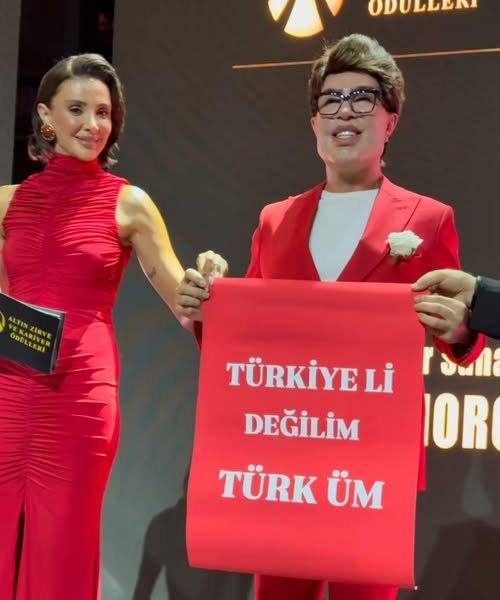 Yılmaz Morgül hakkında bir takım söylentiler var ama o bizi ilgilendirmez. Hilal bıyıklı MeeeHP'lilerden bin kat mert, çok daha delikanlıdır. Adamlık cinsiyet meselesi değil şahsiyet meselesidir.