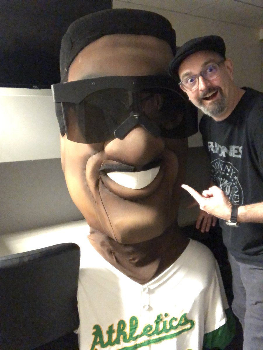 VinceintheBay's tweet photo. Me and Rickey back in the day. #RIPtheGOAT https://t.co/Va1PZ1z54j