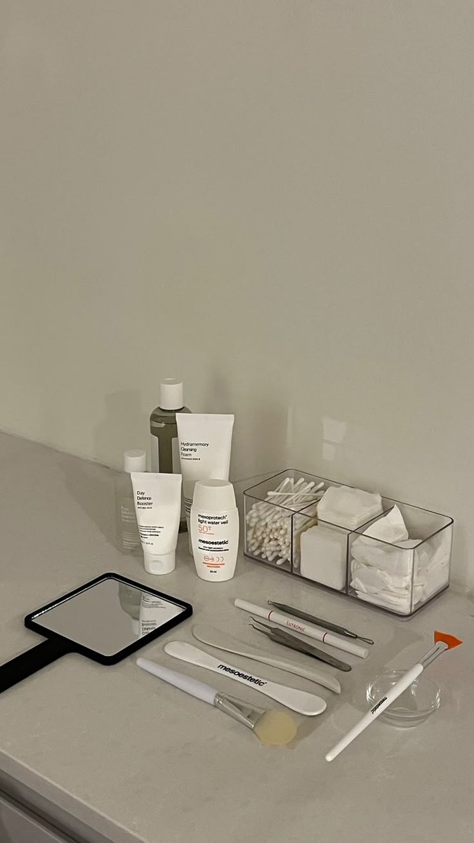 pyraaxia's tweet image. ㅤ
ㅤ
I'm here until 4 pm. Don't forget to therapy your face! 
ㅤ
ㅤ