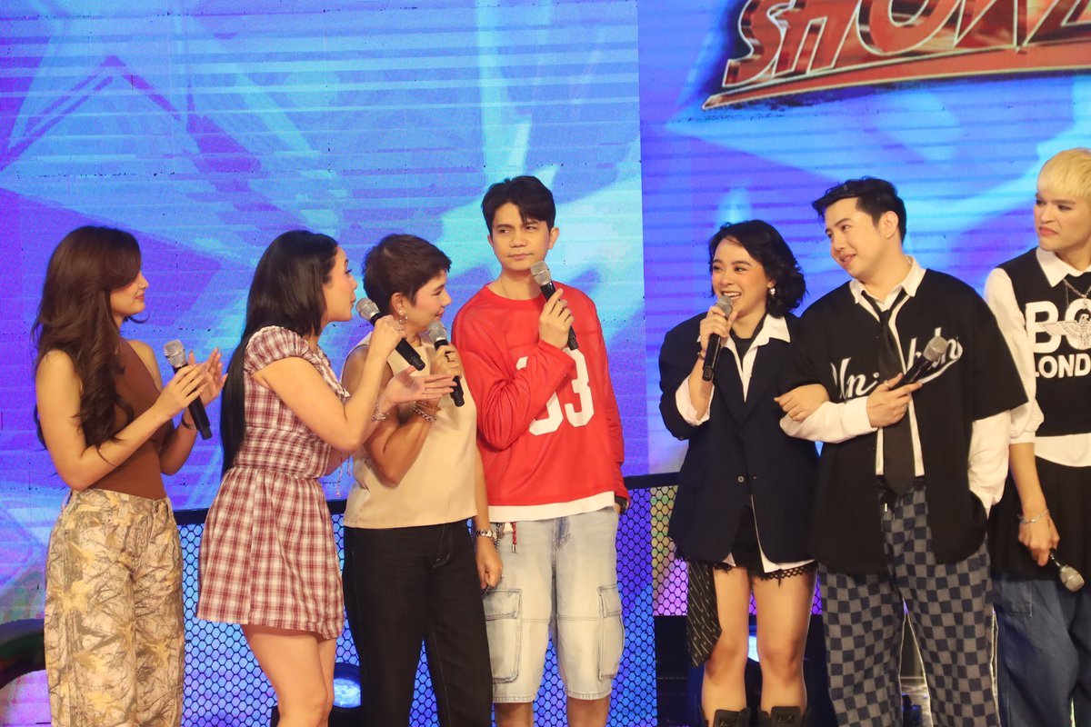 itsShowtimeNa's tweet image. OPM Theater Royalty meets our  Young Theater Diva @anakarylle @sheenabofficial 🎭🫶🏻

#ShowtimeLaroTayU
WATCH #ItsShowtime LIVE HERE:
linktr.ee/itsshowtimena