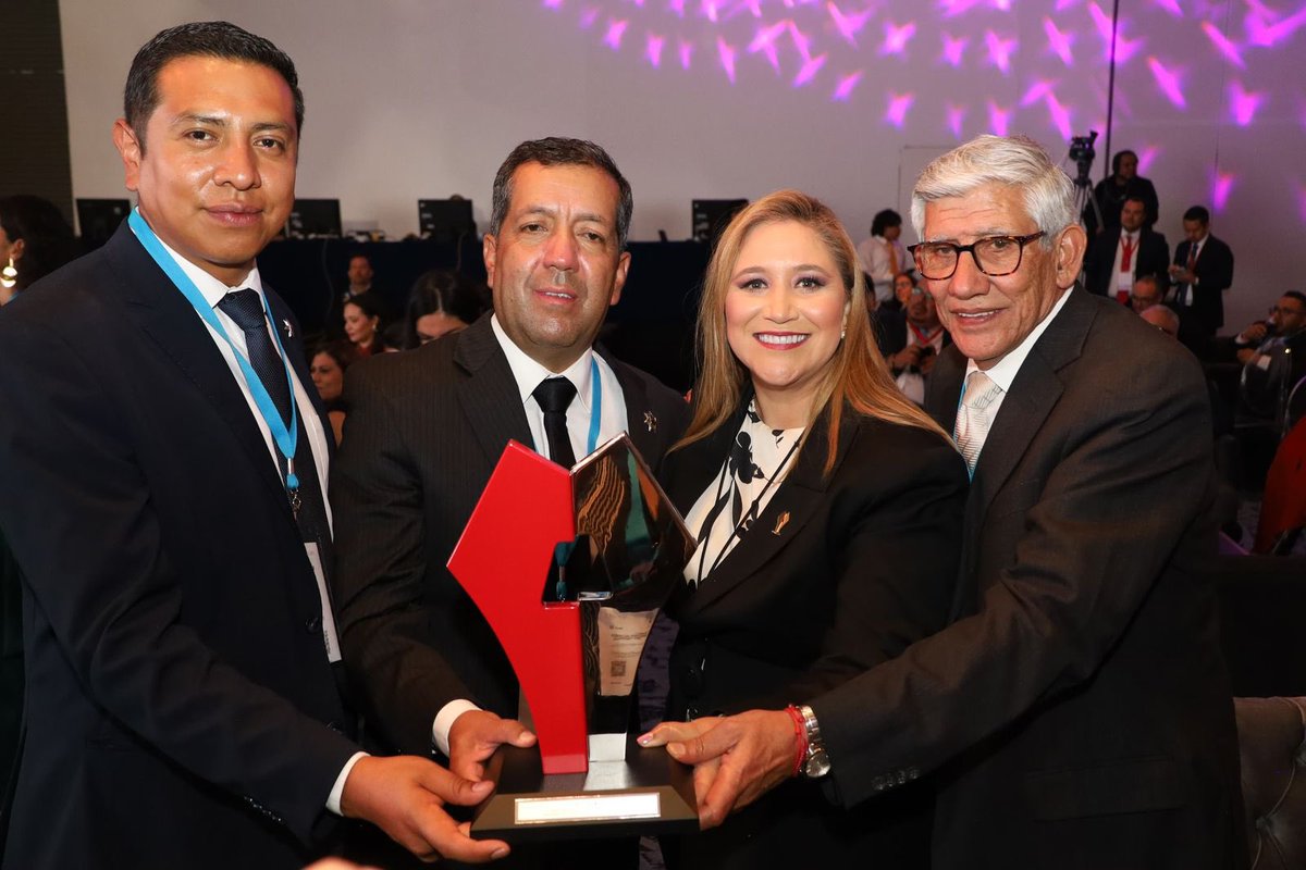Anaamunizneyra's tweet photo. Esta tarde fuimos nuevamente reconocidos con el Premio a las Mejores Prácticas de Gobiernos Locales de @AlcaldesMexico, este año en la categoría Seguridad con Enfoque de Género por la implementación del #ModeloAHORA de prevención y atención a la #ViolenciaDeGénero, único en todo el país.