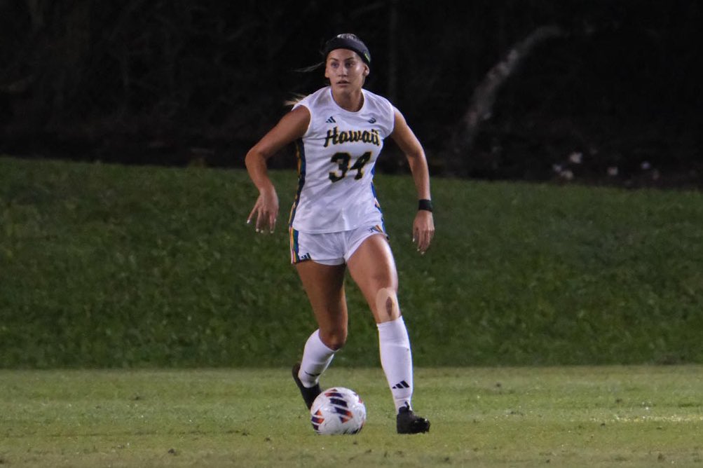 KuuleiAgbayani's tweet image. GUEST ALERT: This week’s #ManaWahine Wednesday featured hammah is @HawaiiWSoccer midfielder Nalani Damacion! Hear our exclusive chat tomorrow morning at 8 a.m. HT on @HIsportsradio 🌈⚽️