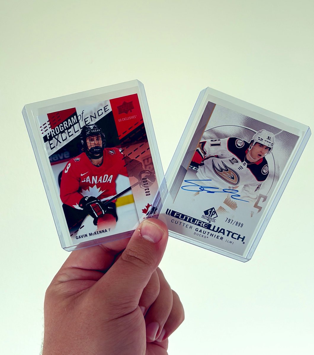 Ripped a few packs today at <a href="/WaynesCards/">Waynes Sports Cards</a> and they didn’t dissapoint! 🔥🔥

Gavin McKenna Program of Excellence UD Exclusives Red 003/100

Cutter Gauthier Future Watch Auto /999

Someone said it looked like I took this photo from Heaven 🤣 maybe a sign from the hockey card gods