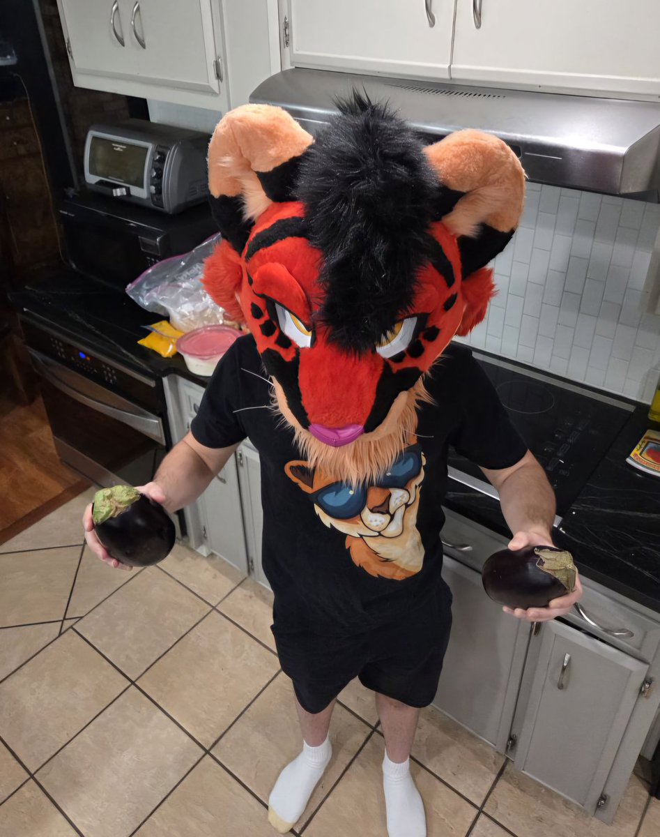 How to find me at MegaPlex 🥳🥳🥳

-Look down