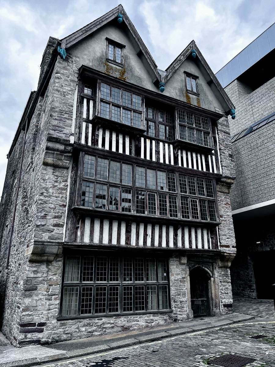 #WallsOnWednesday
#WindowsOnWednesday
#Woodensday 
Merchant’s House, Plymouth, dating from 1595