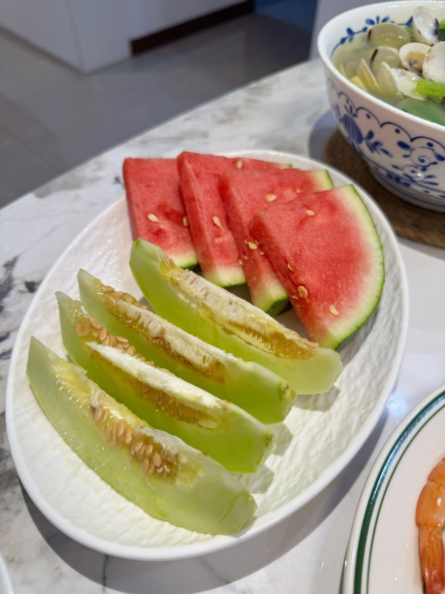 毎日果物の伴侶が欠かせませんね。