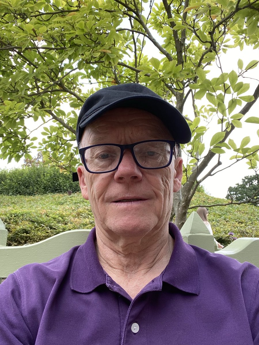 …..a senior courtier…  at Kensington Palace  gardens!!