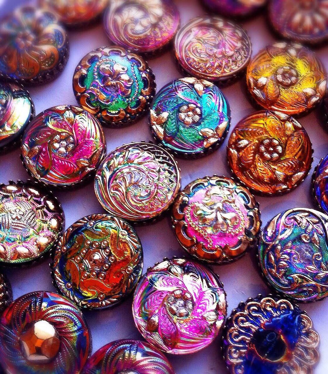 11年前の今日のiphone で撮った写真。
綺麗なガラスのボタンを一時期夢中になって買いました。