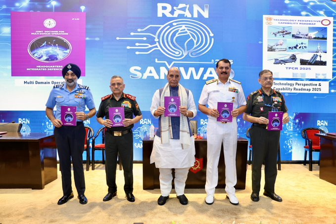 AIRNewsHindi's tweet photo. रक्षा मंत्री @rajnathsingh ने #RANSAMWAD2025 में 'मल्टी डोमेन ऑपरेशंस' (MDO) के लिए संयुक्त सिद्धांत और 'प्रौद्योगिकी परिप्रेक्ष्य एवं क्षमता रोडमैप 2025' (TPCR) जारी किया।
#MDO #TPCR #JointDoctrine #TriServicesSynergy #JointnessAndIntegration #DefenceReforms https://t.co/mSN3U5HJdt