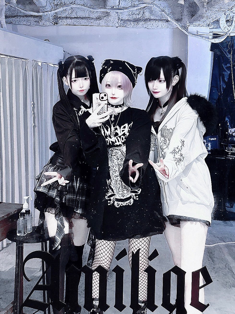 o-menz おかめさんチェキ虫歯ポーズ私服バージョン O-MENZ おかめさん チェキ - メルカリ