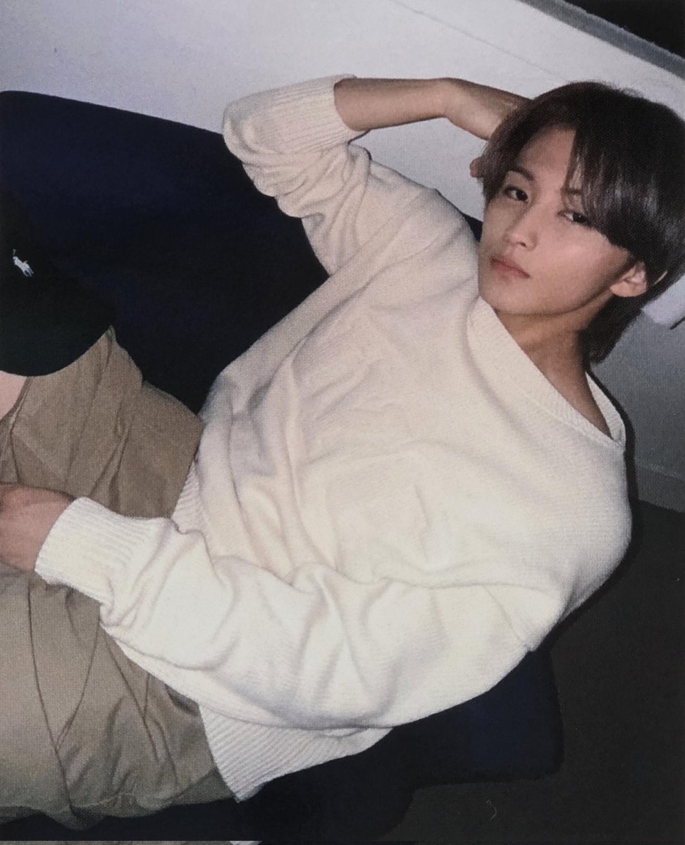 :เป็นอะไรคะ
:เปล่า
:เดินมาหาพี่หน่อยค่ะ
:แล้วทำไมหนูต้องเป็นคนเดินไป?
:แล้วคนสวยโกรธอะไรพี่ขนาดนั้นคะ?
:หนูไม่อยากได้ยินเสียงพี่…
:มาบ่นใกล้ ๆ พี่นี่มา