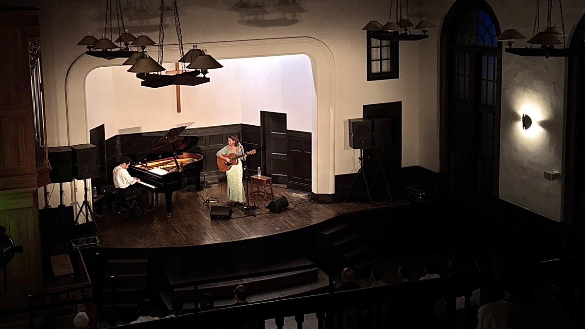 "Aqua  Yuga+Masaki Hayashi"
●8月26日(火)＠東京・早稲田奉仕園 スコットホール講堂
⁡
ご来場の皆様、ありがとうございます！
⁡
優河さんと林正樹さん。
⁡
始まる前から、
たまらない予感しかなかったおふたりとのツアー。
⁡
雰囲気だけの写真ですがどうぞ📸
⁡
まだまだ始まったばかりなので、