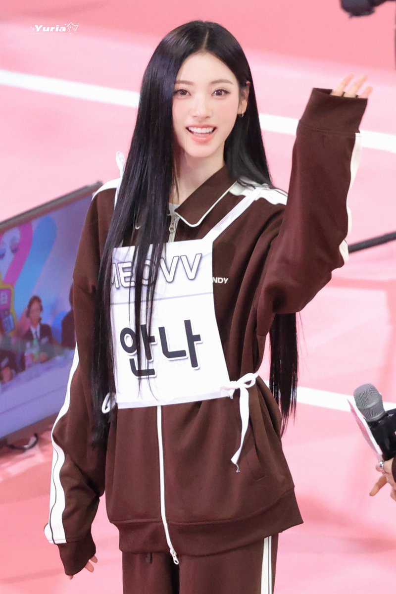 250825

#ANNA #안나 #미야오 #MEOVV
