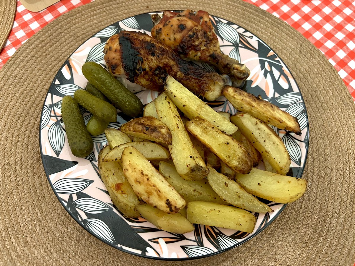 Третий день без газа

Продолжаю питаться запеченными курицей и картофелем