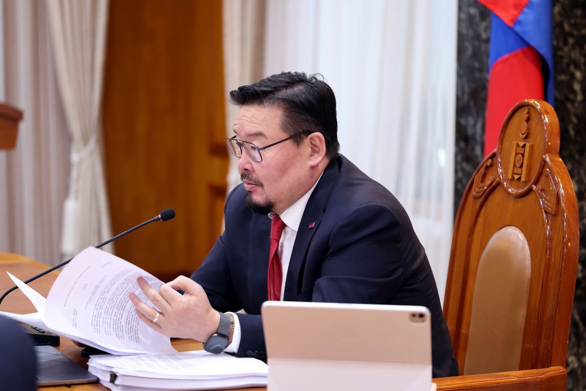 ТӨГРӨГ НУУРЫН БҮЛЭГ ОРДЫГ ТӨРД БУЦААН АВЛАА
Төв аймгийн Баян сумын нутаг дэвсгэрт байрлах Төгрөг нуурын бүлэг ордын талбайд тусгай зөвшөөрөл эзэмшигч нь ордын нөөцөд үндэслэн техник эдийн засгийн үндэслэл, олборлолтын хүчин чадлаа тодорхойлсон хэдий ч хуульд заасан хугацаанд