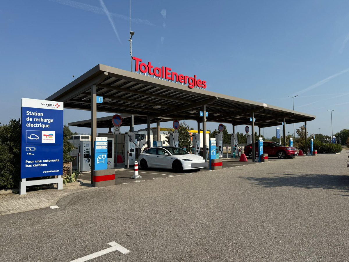 David (@davidper) on Twitter photo Tres apps me he descargado hasta dar con la correcta. Con sus correspondientes registros. Tres apps me he descargado hasta dar con la correcta. Con sus correspondientes registros.