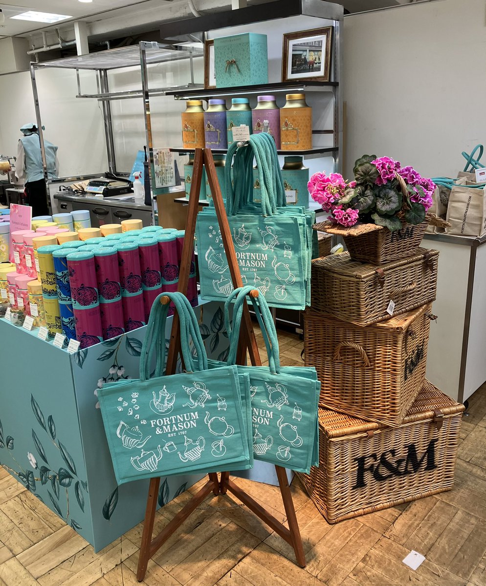 フォートナム&amp;メイソンで茶葉量り売り🤩
新作のハーブティーや新作バッグもある♪日本橋英国展久々出店なので大注目🫵
#英国展　#mi_b #スコーン　#三越PR