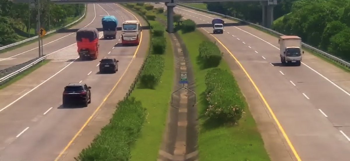 ASTRA Tol Jombang-Mojokerto (@astratoljomo) on Twitter photo 12.40 WIB — KM 687 - Lalu lintas terpantau lancar di kedua arah.
Utamakan keselamatan dan hati-hati dalam berkendara.
<a href="/RadioElshinta/">Radio Elshinta</a> <a href="/SonoraFM92/">Radio Sonora Jakarta</a> 12.40 WIB — KM 687 - Lalu lintas terpantau lancar di kedua arah.
Utamakan keselamatan dan hati-hati dalam berkendara.
<a href="/RadioElshinta/">Radio Elshinta</a> <a href="/SonoraFM92/">Radio Sonora Jakarta</a>